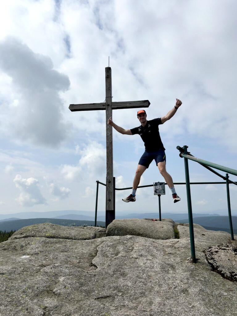 Jizera s ikonickým vrcholovým křížem